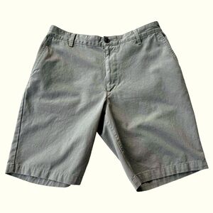 Dockers Men's Flat Front Gray Shorts
